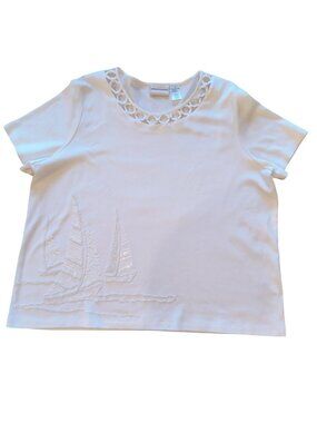 Alfred Dunner 2X White Short Sleeve Top With Cutout Neckline Sequin Sailboat Des